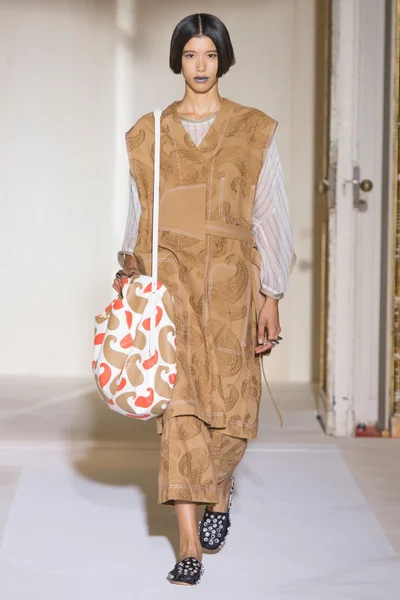 Look 12
